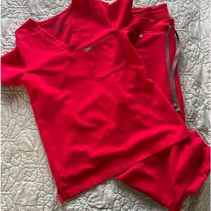 Pop red ♥️ Figs Scrub set